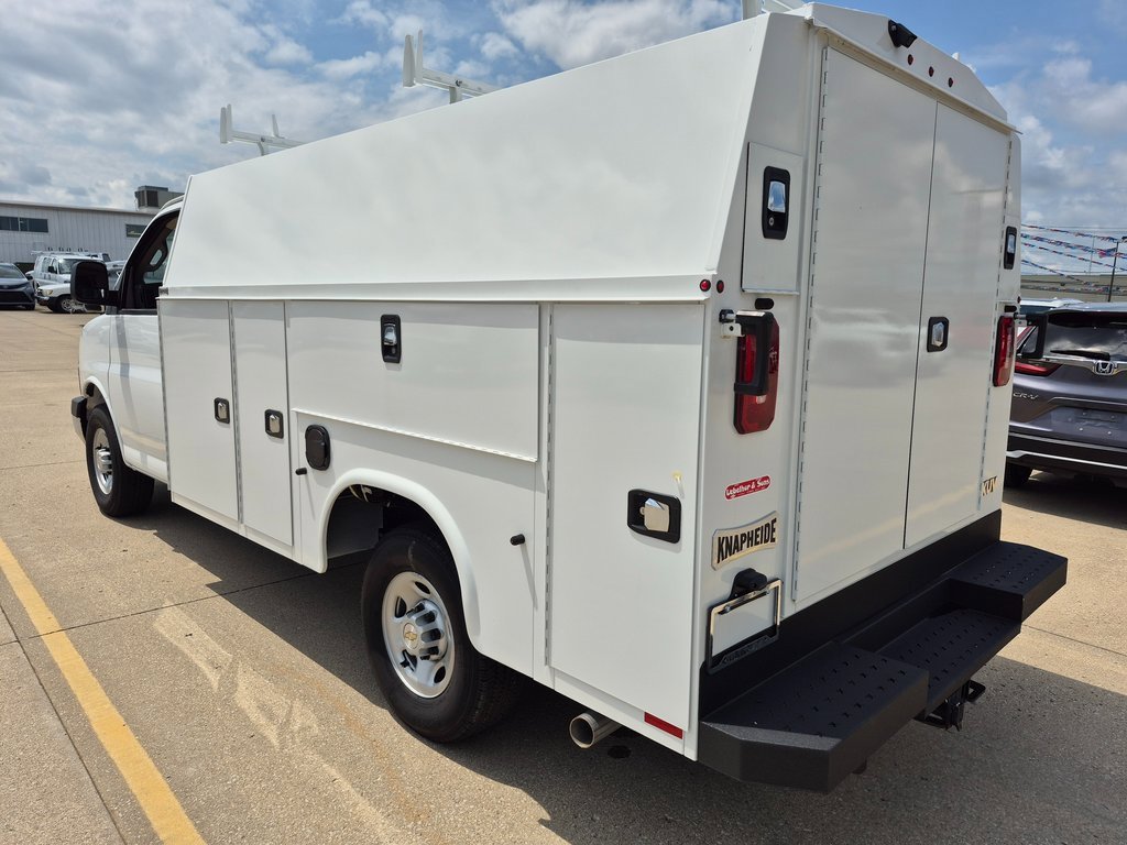 2024 Chevrolet Express 3500 Cutaway Van photo 3