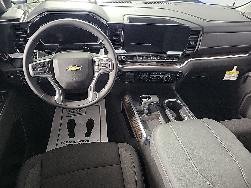 2026 Chevrolet Silverado 1500 LT photo 2