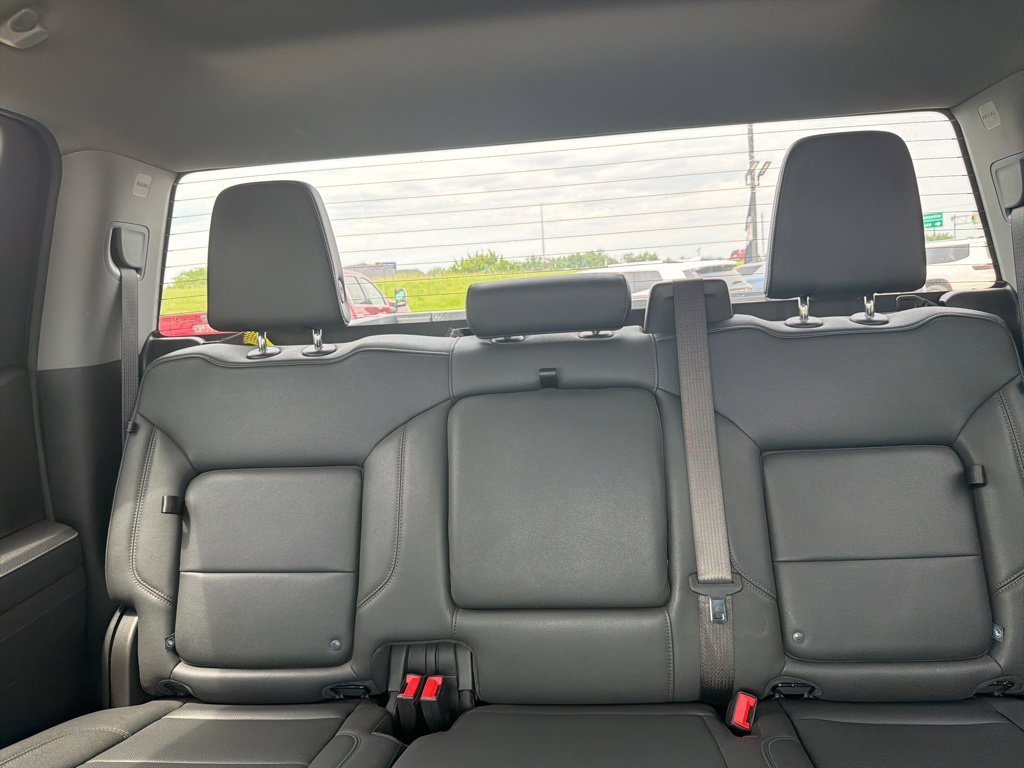 2025 GMC Sierra 1500 SLT - Photo 18