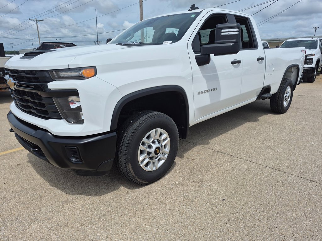 2025 Chevrolet Silverado 2500HD photo 3