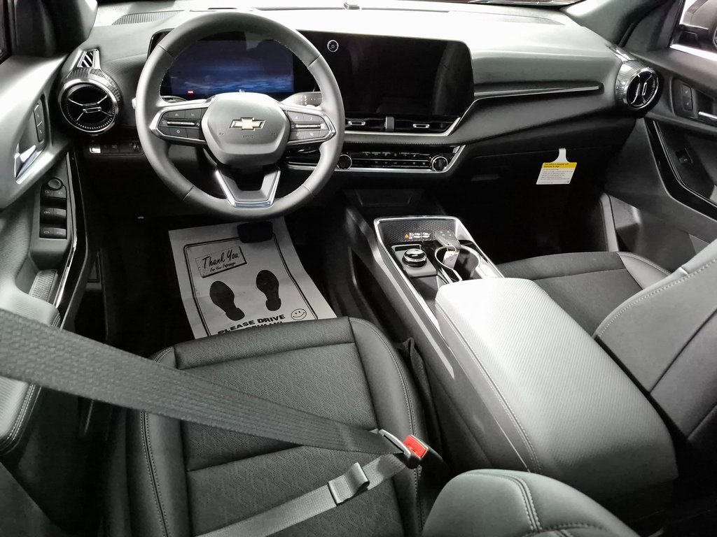 2026 Chevrolet Equinox LT photo 2