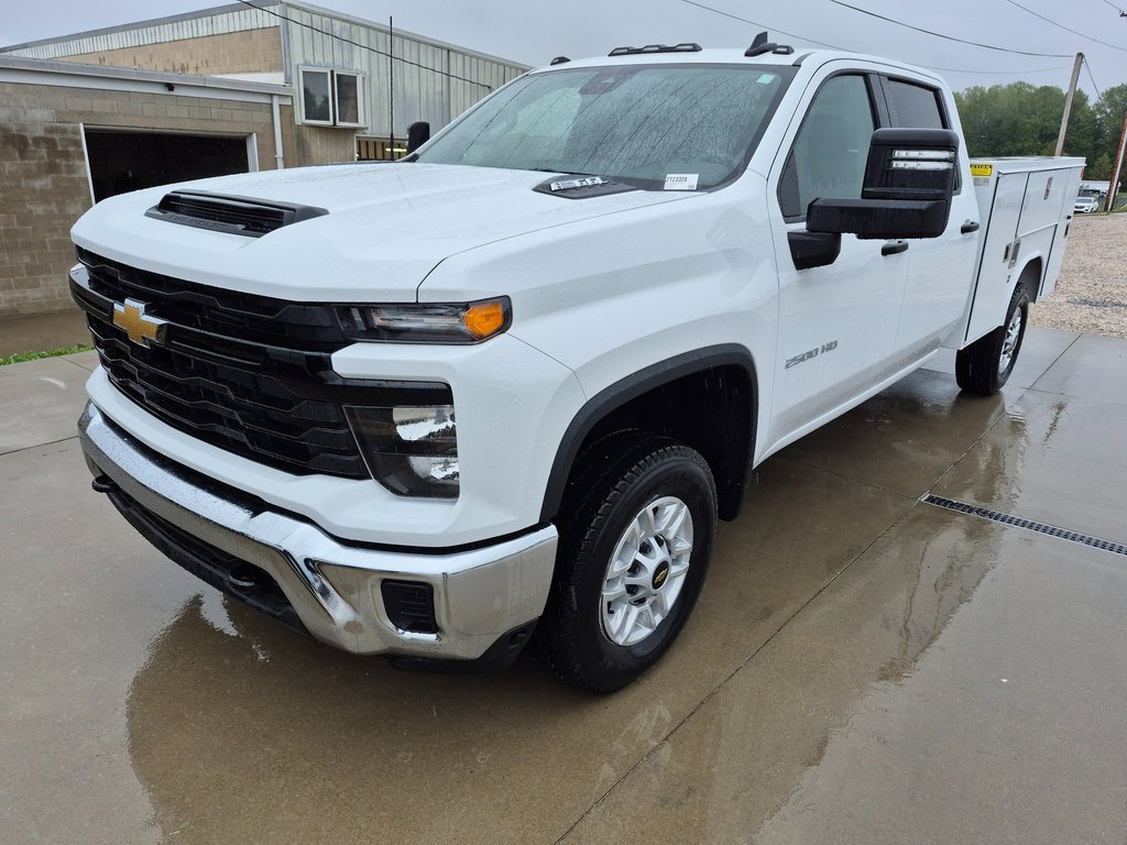 2025 Chevrolet Silverado 2500HD photo 3