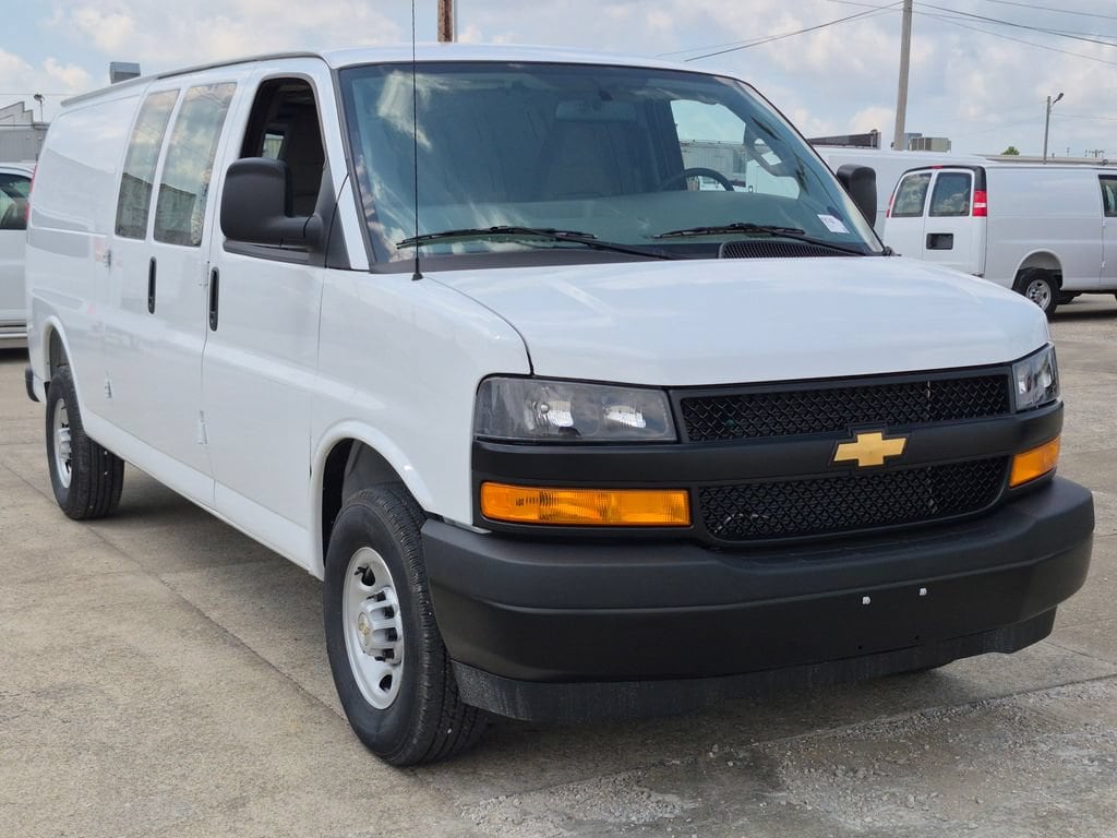 2026 Chevrolet Express 2500 Extended Work Van HD's photo