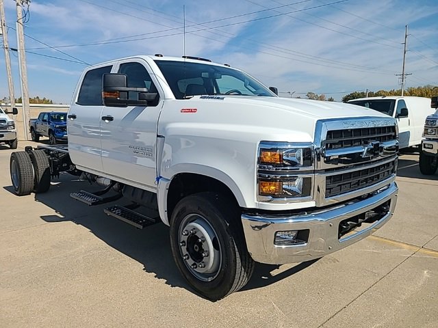 2024 Chevrolet Silverado 5500HD Work Truck photo 3