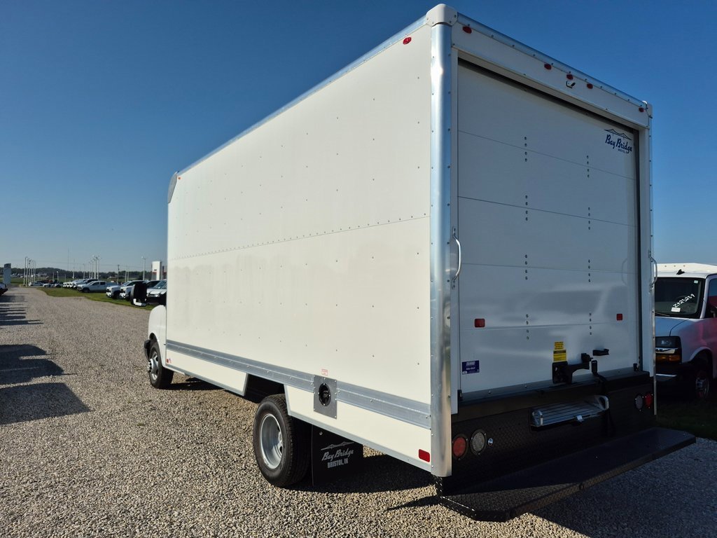2025 Chevrolet Express 3500 Cutaway Van photo 4