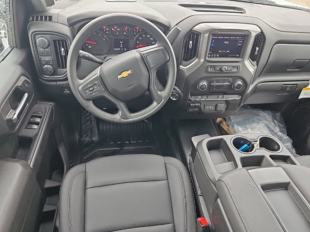 2025 Chevrolet Silverado 2500HD photo 2