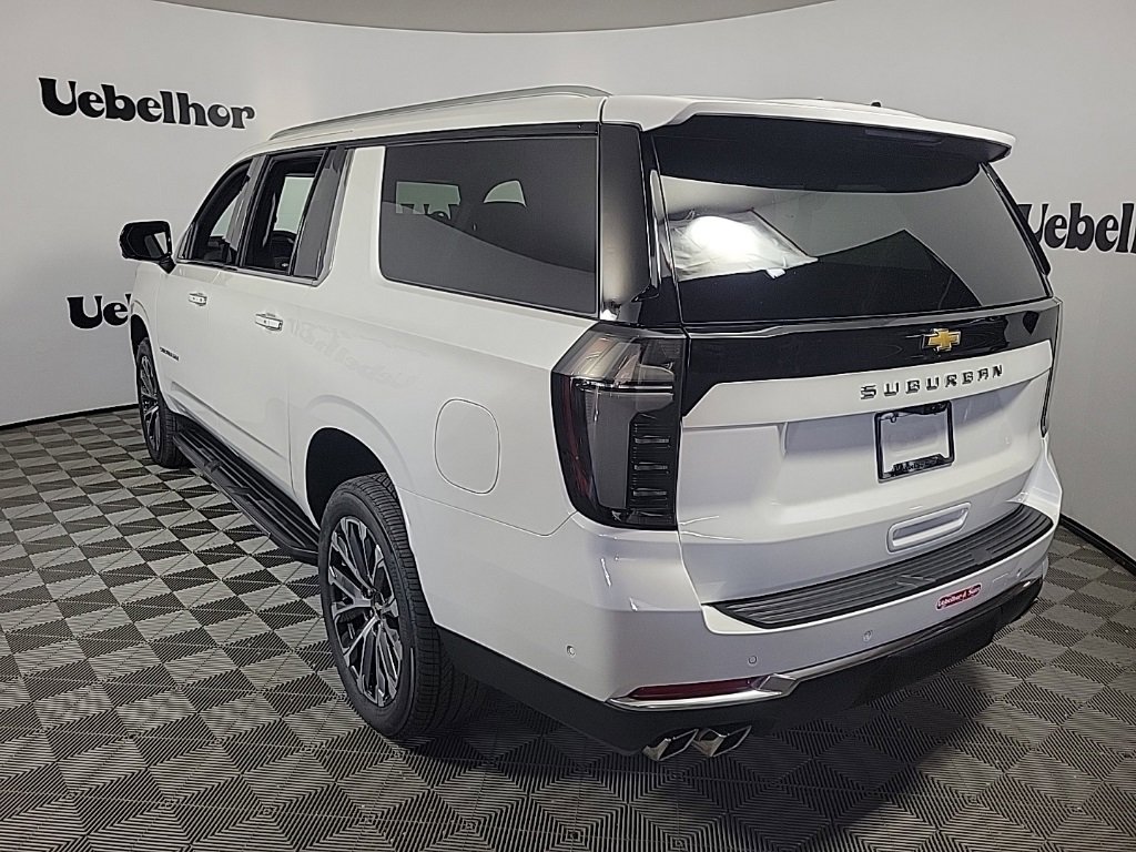 2025 Chevrolet Suburban High Country photo 3
