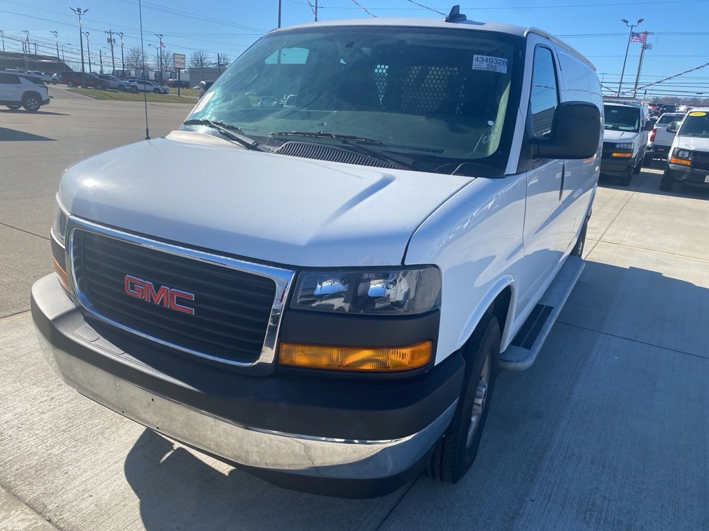 2024 GMC Savana LT's photo