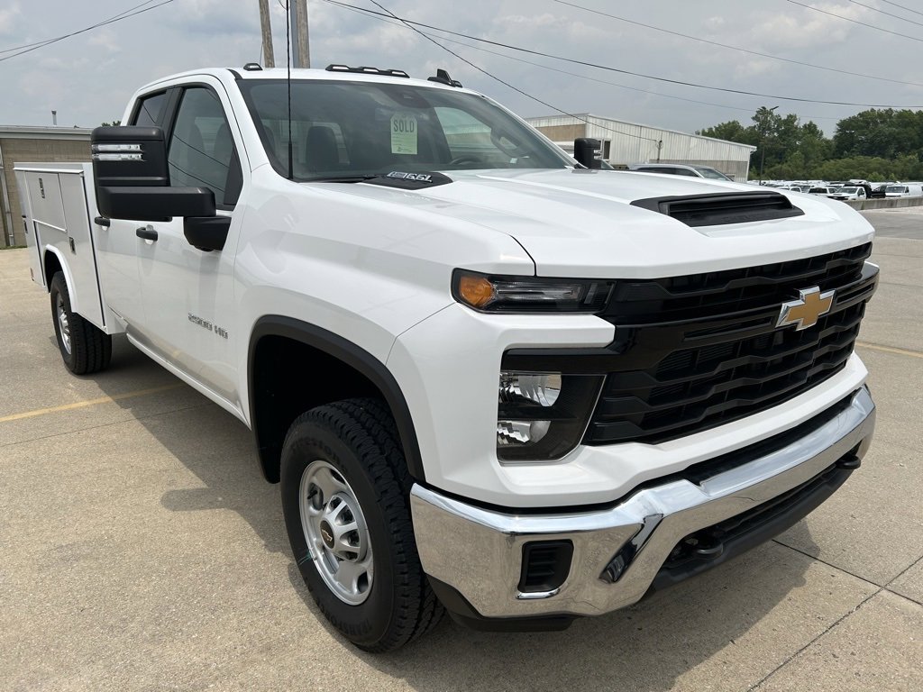 2025 Chevrolet Silverado 2500HD photo 3
