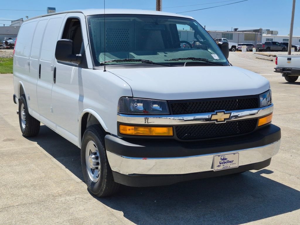 2026 Chevrolet Express 2500 Work Van HD's photo