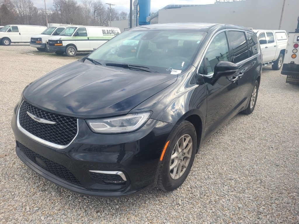 2024 Chrysler Pacifica Touring L's photo