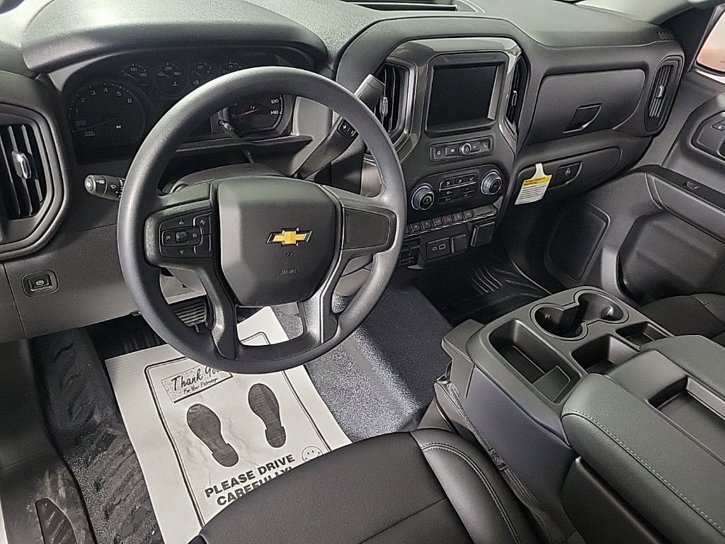2025 Chevrolet Silverado 1500 photo 2