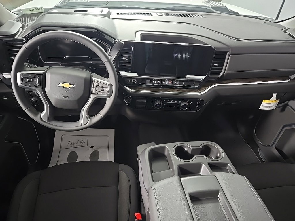 2025 Chevrolet Silverado 2500HD LT photo 2