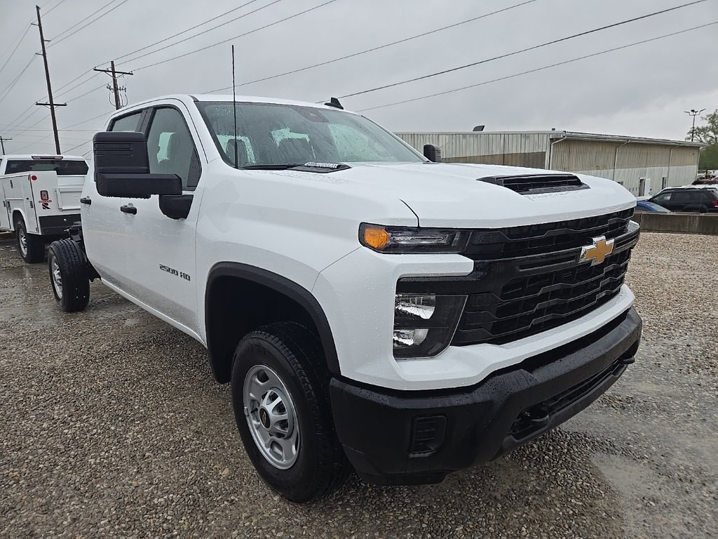 2025 Chevrolet Silverado 2500HD photo 3