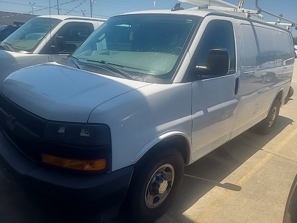 2018 Chevrolet Express 3500 Work Van HD's photo