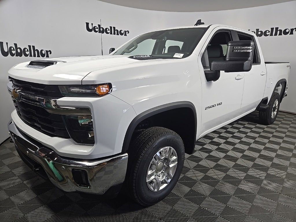 2025 Chevrolet Silverado 2500HD LT photo 3