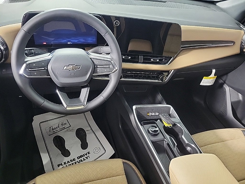 2026 Chevrolet Equinox ACTIV photo 2
