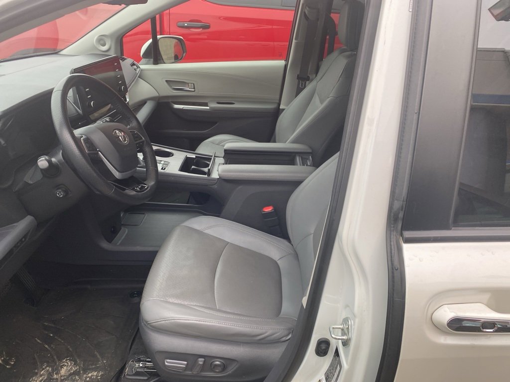 2021 Toyota Sienna Limited photo 3