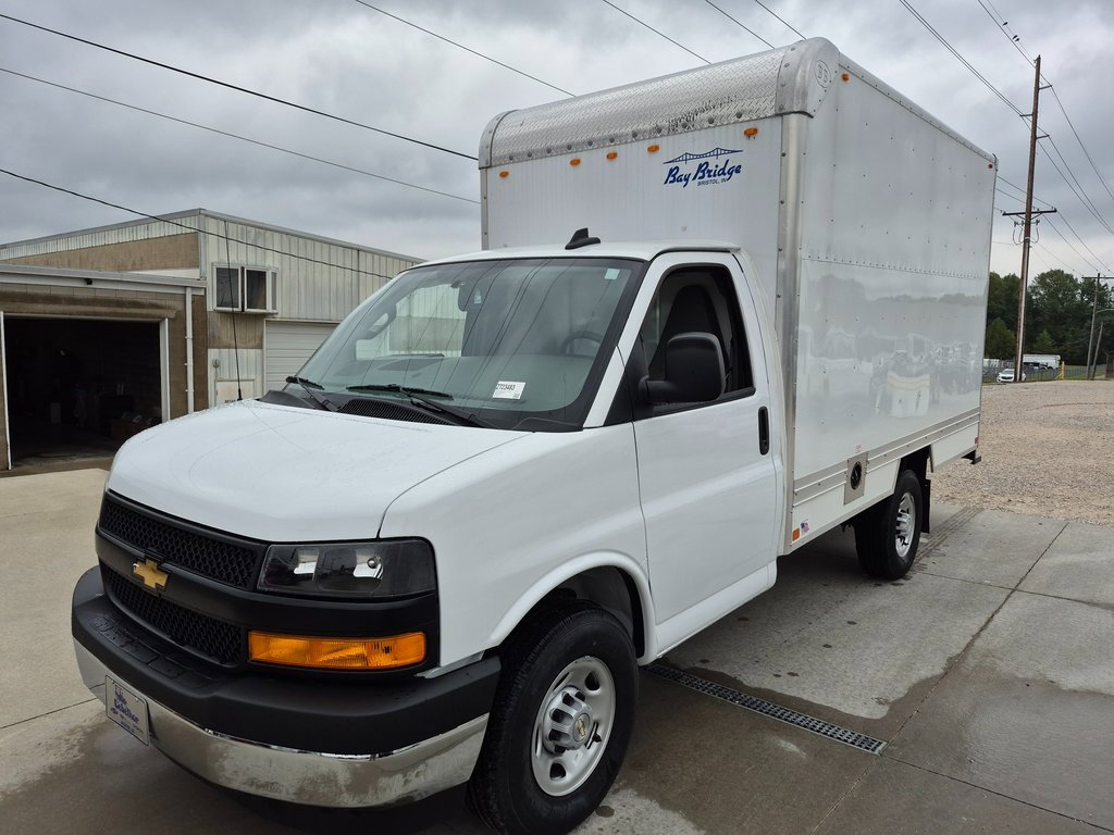 2025 Chevrolet Express 3500 Cutaway Van photo 3