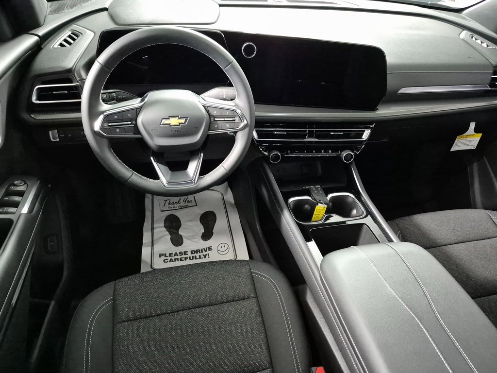 2026 Chevrolet Traverse photo 2