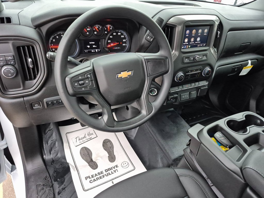 2025 Chevrolet Silverado 2500HD photo 2