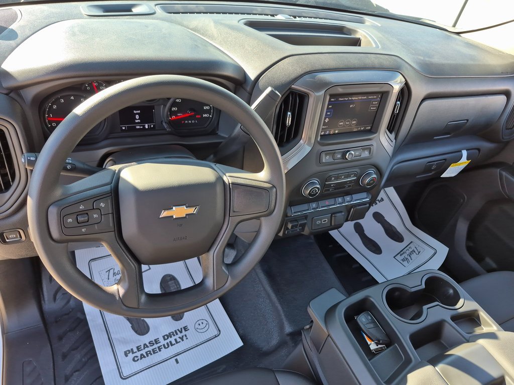 2025 Chevrolet Silverado 2500HD photo 2
