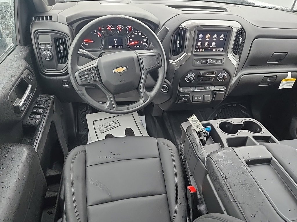 2025 Chevrolet Silverado 2500HD photo 2