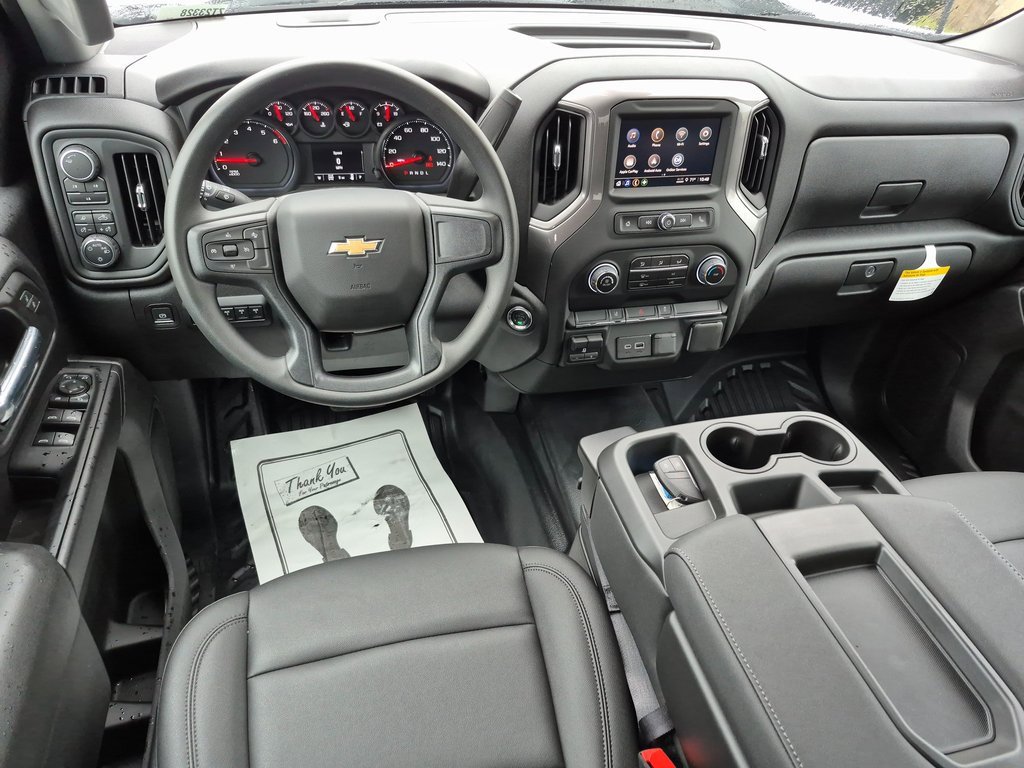 2025 Chevrolet Silverado 2500HD photo 2