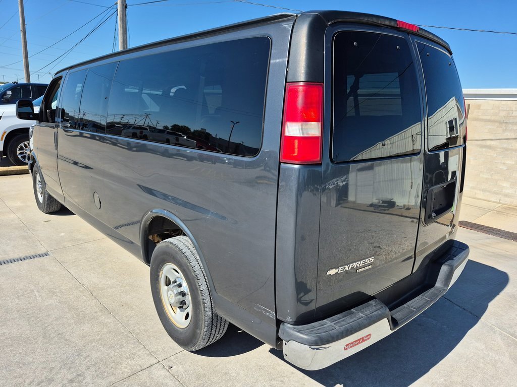 2014 Chevrolet Express Passenger 3500 LT photo 4