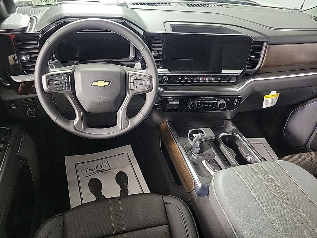 2026 Chevrolet Silverado 1500 High Country photo 2