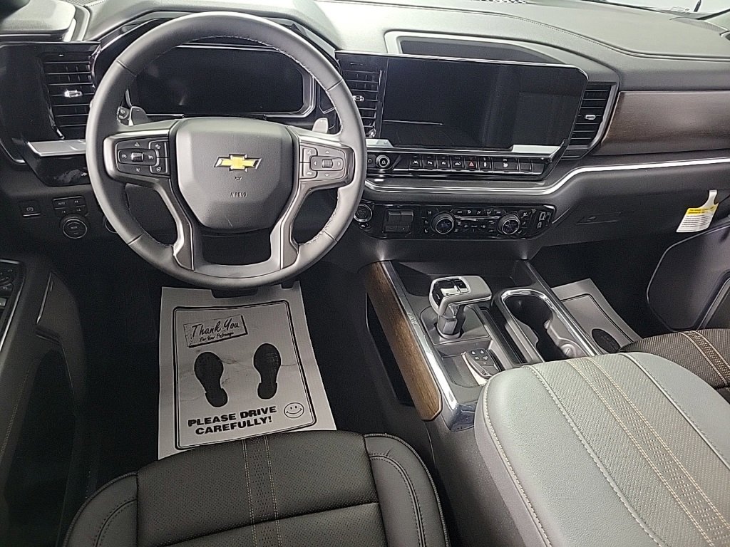 2026 Chevrolet Silverado 1500 High Country photo 2