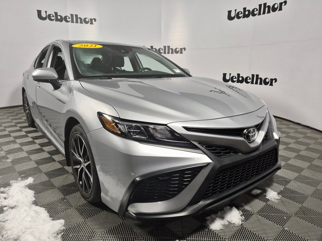 2021 Toyota Camry SE's photo