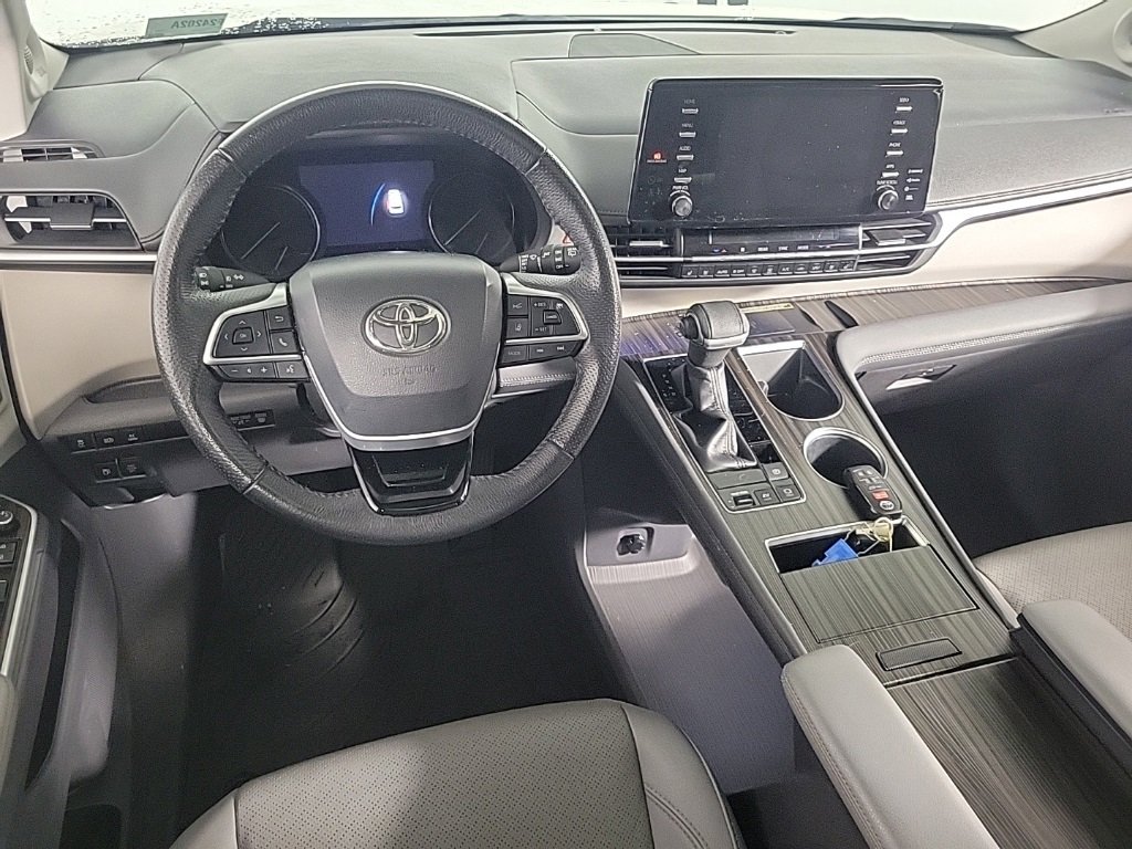 2021 Toyota Sienna Limited photo 2