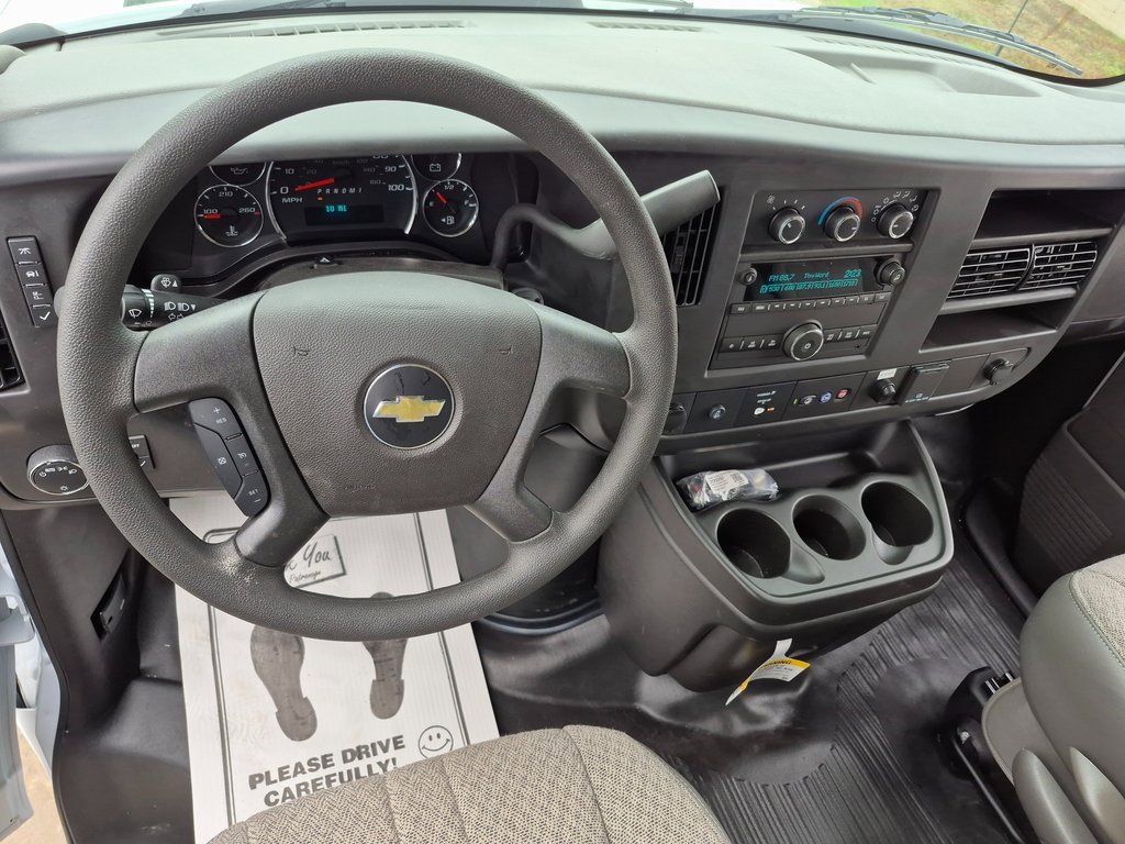 2025 Chevrolet Express 3500 Cutaway Van photo 2