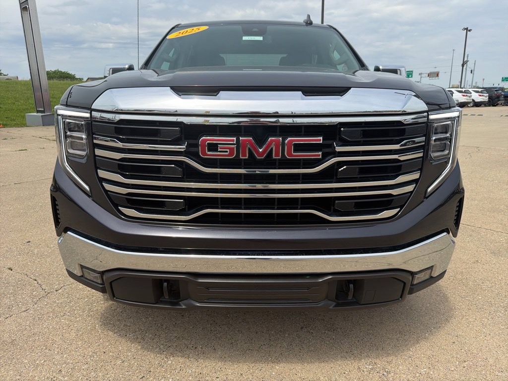 2025 GMC Sierra 1500 SLT - Photo 11