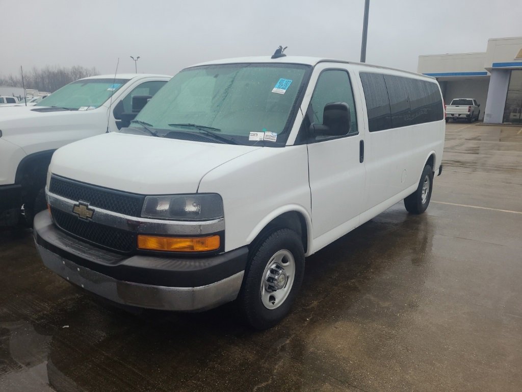 2016 Chevrolet Express Passenger LS's photo