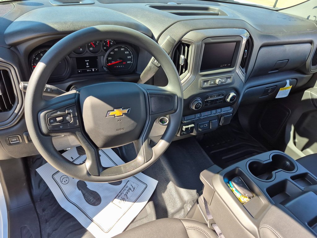 2025 Chevrolet Silverado 2500HD photo 2