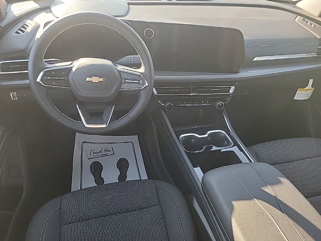 2026 Chevrolet Traverse photo 2