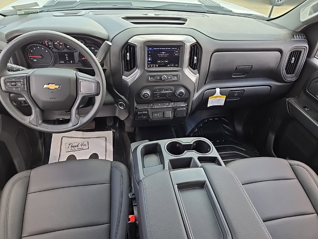 2025 Chevrolet Silverado 3500HD Work Truck photo 2