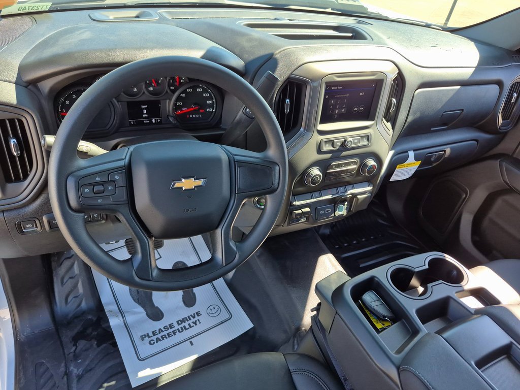 2025 Chevrolet Silverado 2500HD photo 2