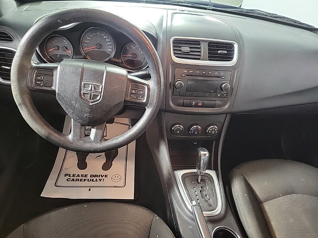 2013 Dodge Avenger SE photo 2