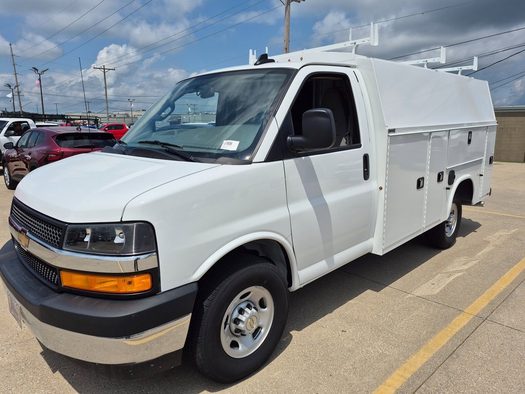 2024 Chevrolet Express 3500 Cutaway Van photo 2