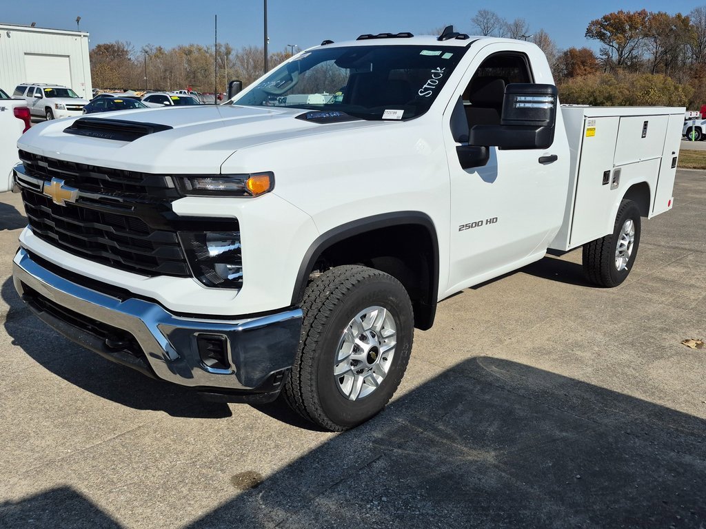 2025 Chevrolet Silverado 2500HD photo 2