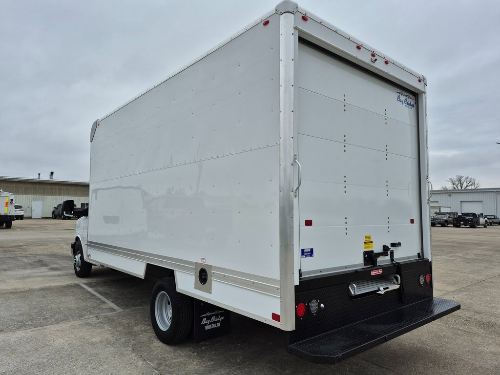 2025 Chevrolet Express 3500 Cutaway Van photo 4