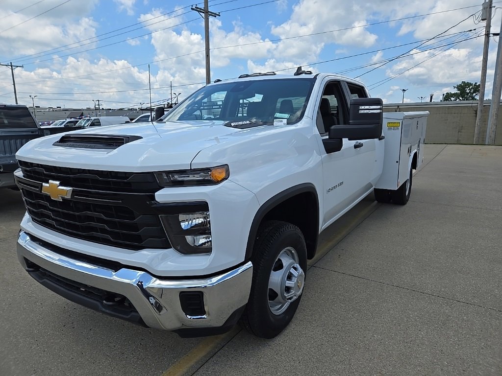 2025 Chevrolet Silverado 3500HD Work Truck photo 3