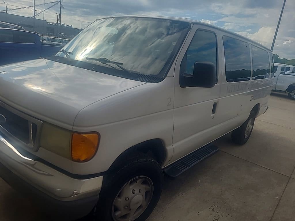 2006 Ford E-Series E-350 XL Super Duty Extended's photo