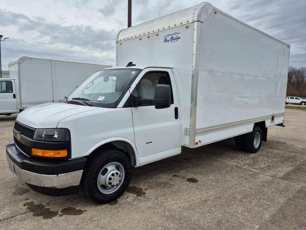 2025 Chevrolet Express 3500 Cutaway Van photo 3