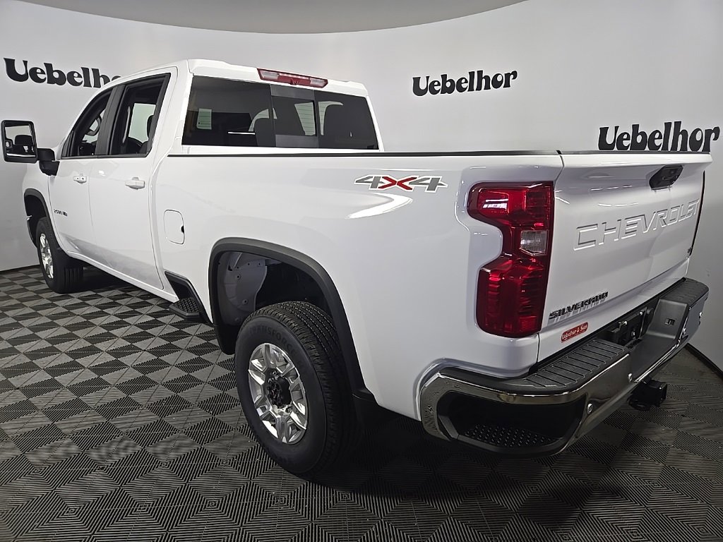 2025 Chevrolet Silverado 2500HD LT photo 4