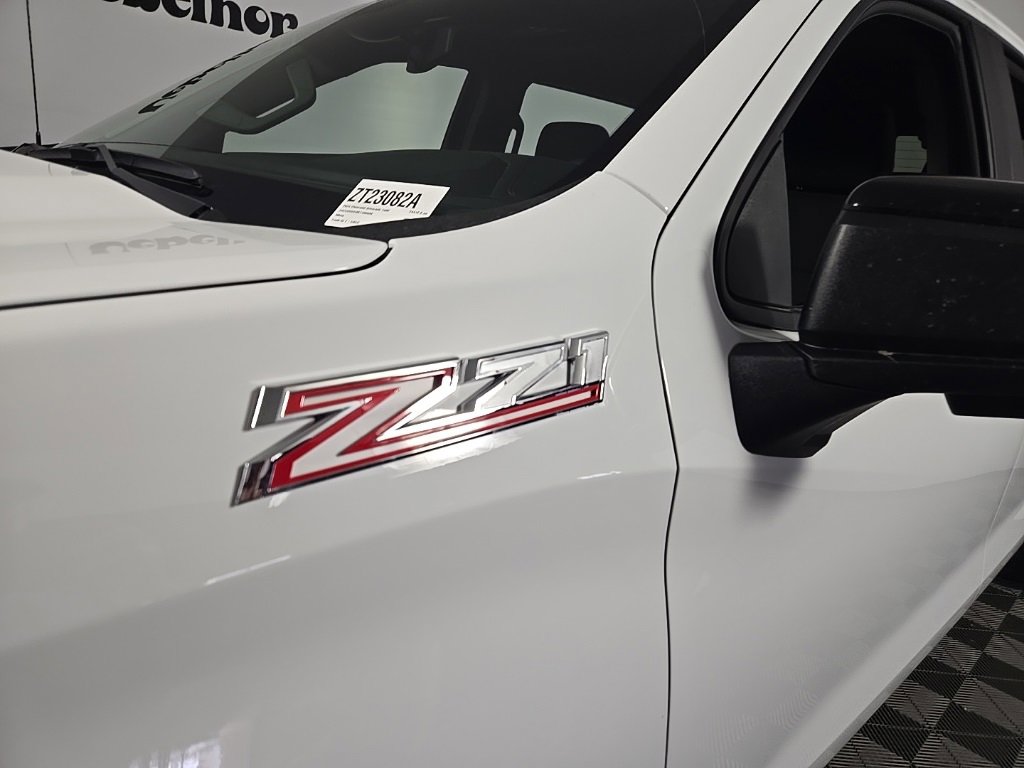 2024 Chevrolet Silverado 1500 RST photo 3