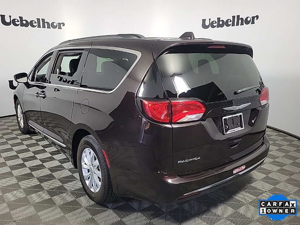 2017 Chrysler Pacifica Touring L photo 4